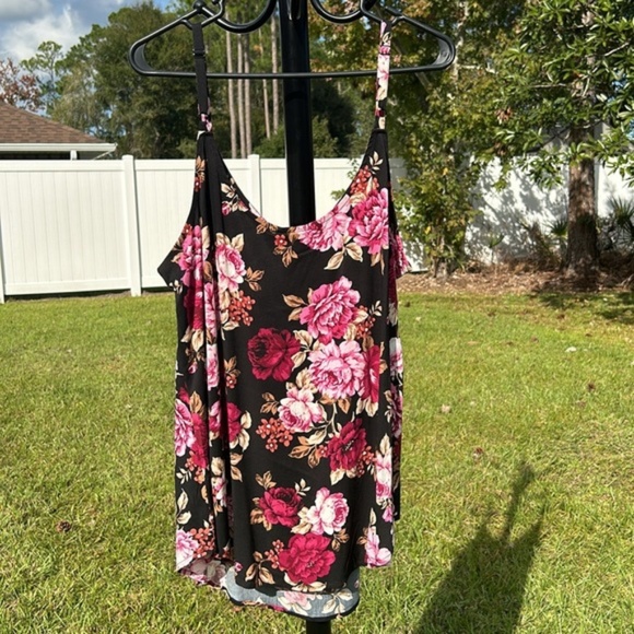 ~e New Torrid floral cami - Picture 3 of 9